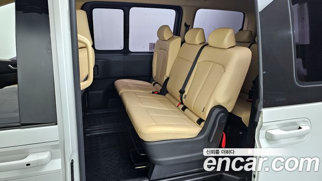 Hyundai Staria 2023 — photo 11