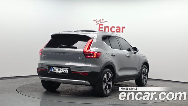 Volvo XC40 2025 — photo 2