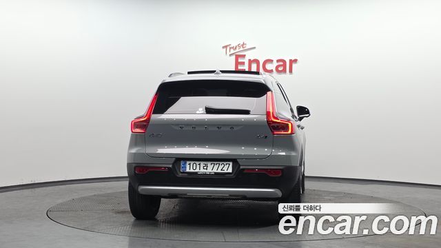 Volvo XC40 2025 — photo 4