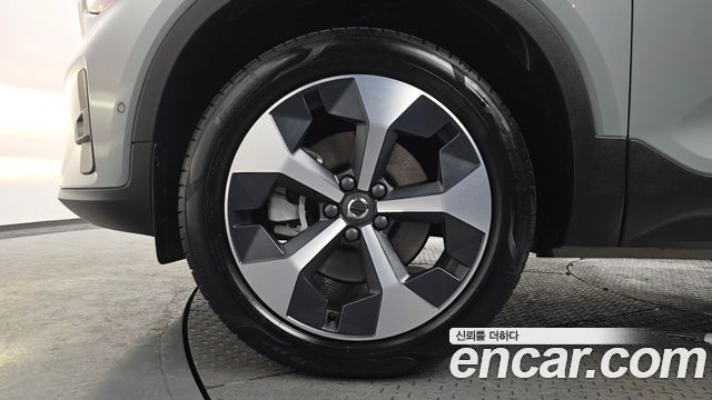 Volvo XC40 2025 — photo 5