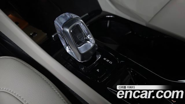 Volvo XC40 2025 — photo 9