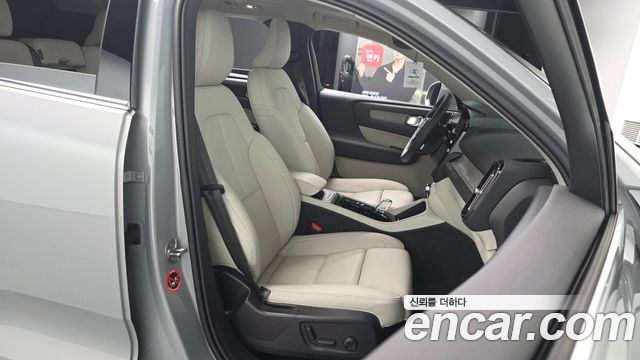 Volvo XC40 2025 — photo 10