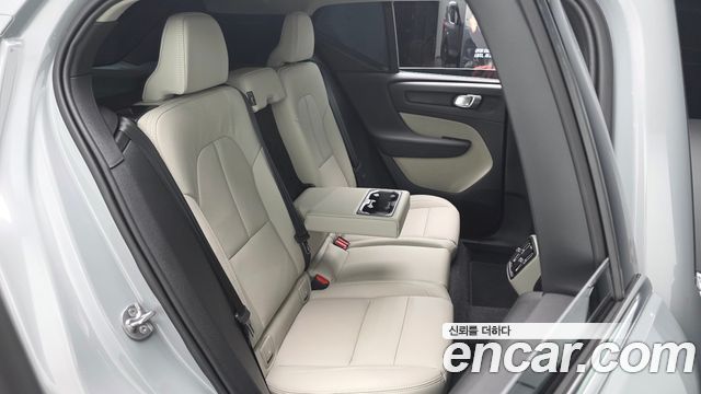 Volvo XC40 2025 — photo 12
