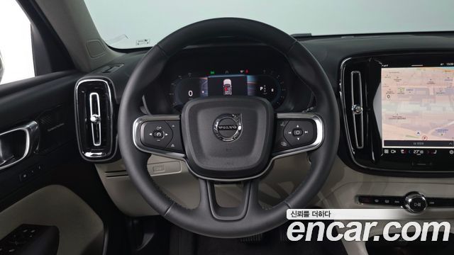 Volvo XC40 2025 — photo 13
