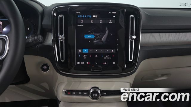 Volvo XC40 2025 — photo 14
