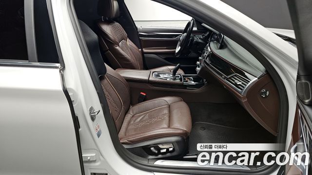 BMW 7-Series 2019 — photo 10