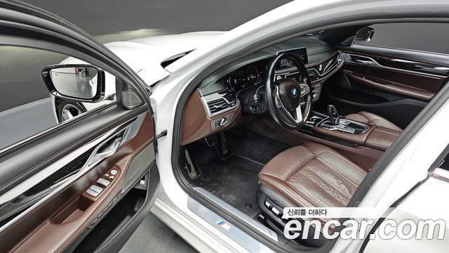 BMW 7-Series 2019 — photo 12