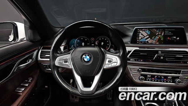 BMW 7-Series 2019 — photo 13