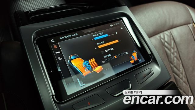 BMW 7-Series 2019 — photo 19