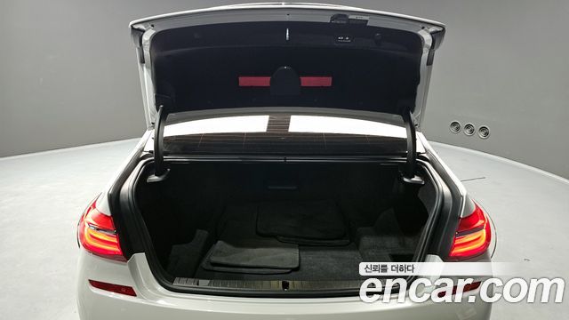 BMW 7-Series 2019 — photo 20