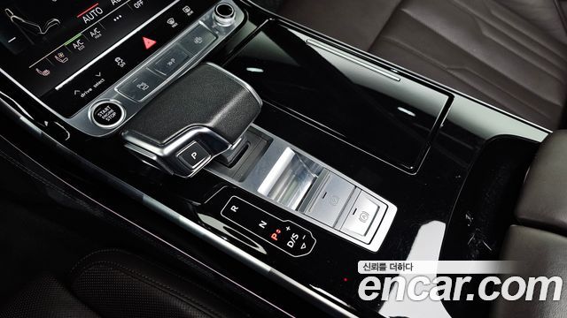 Audi A8 2021 — photo 9