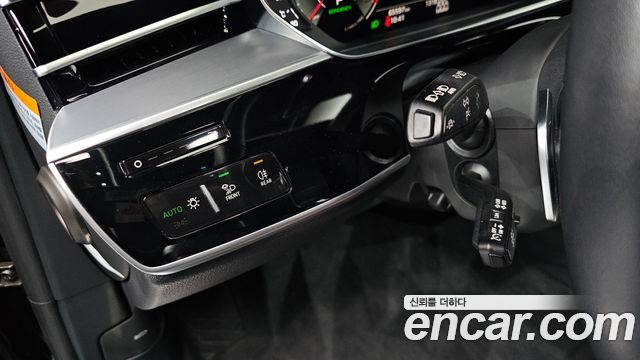 Audi A8 2021 — photo 12