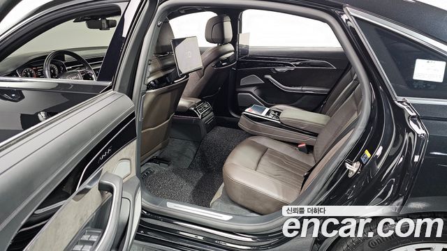 Audi A8 2021 — photo 16