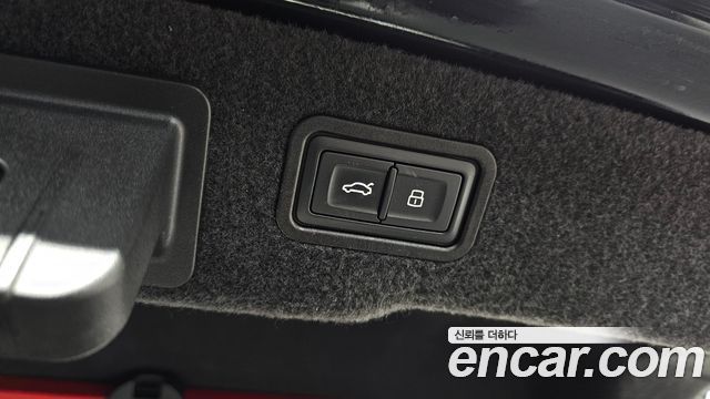 Audi A8 2021 — photo 19
