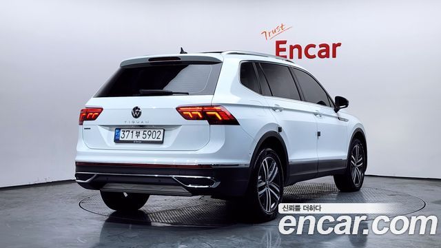 Volkswagen Tiguan 2022 — photo 2