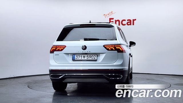 Volkswagen Tiguan 2022 — photo 4