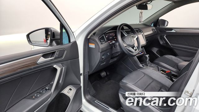 Volkswagen Tiguan 2022 — photo 10