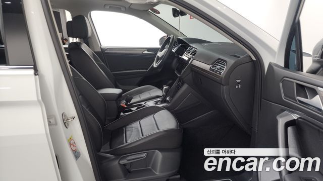 Volkswagen Tiguan 2022 — photo 11