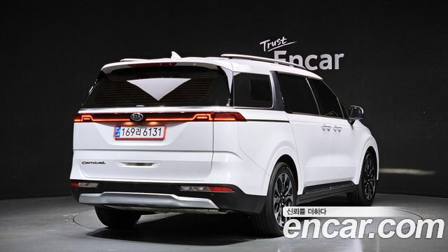 Kia Canival 2021 — photo 2