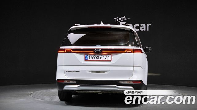 Kia Canival 2021 — photo 4