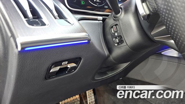 Mercedes-Benz S-Class 2021 — photo 13