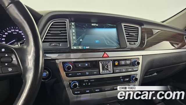 Genesis G80 2017 — photo 17