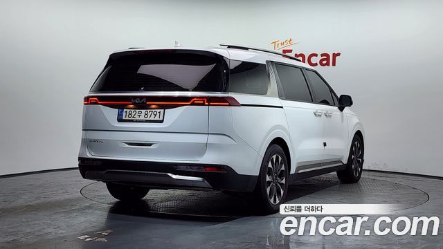 Kia Canival 2023 — photo 2