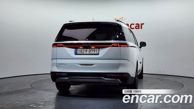 Kia Canival 2023 — photo 4
