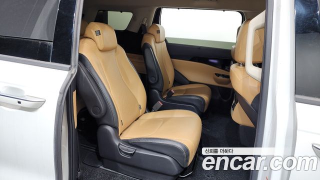 Kia Canival 2023 — photo 12