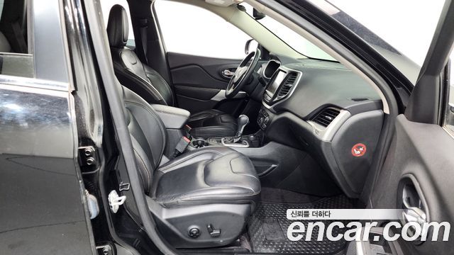Jeep Cherokee 2018 — photo 11