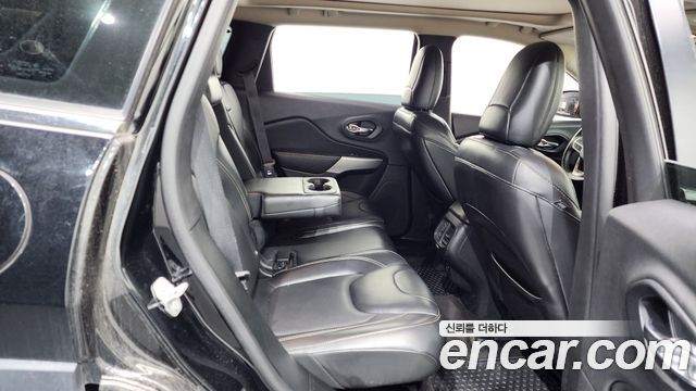 Jeep Cherokee 2018 — photo 12