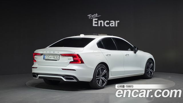 Volvo S60 2022 — photo 2