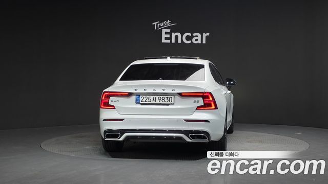 Volvo S60 2022 — photo 4