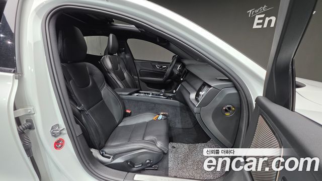 Volvo S60 2022 — photo 10