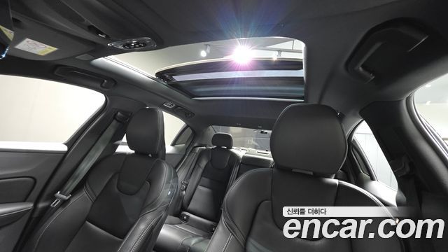 Volvo S60 2022 — photo 12