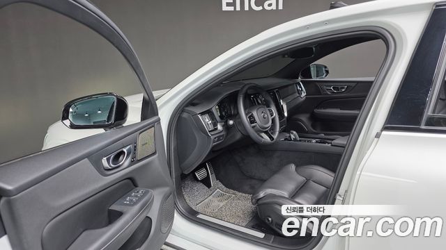 Volvo S60 2022 — photo 13