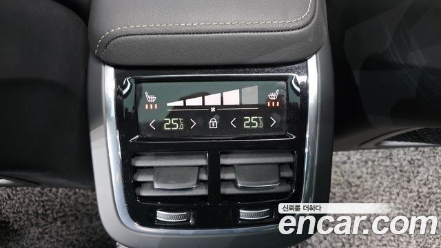 Volvo S60 2022 — photo 18