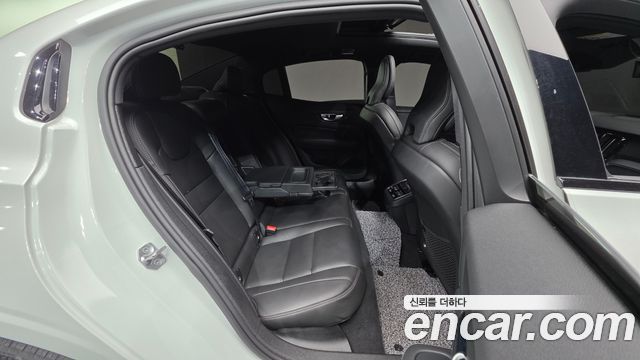 Volvo S60 2022 — photo 19