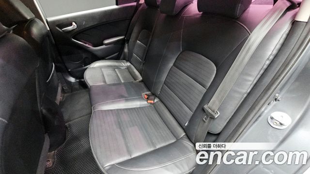 Kia K3 2016 — photo 11