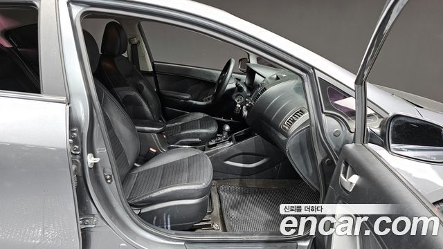 Kia K3 2016 — photo 12