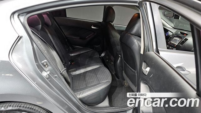 Kia K3 2016 — photo 13