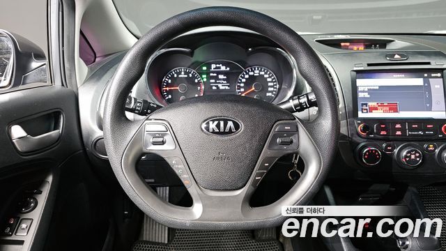 Kia K3 2016 — photo 16