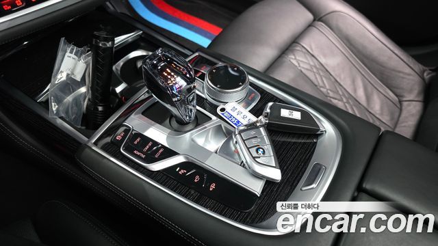 BMW 7-Series 2017 — photo 9