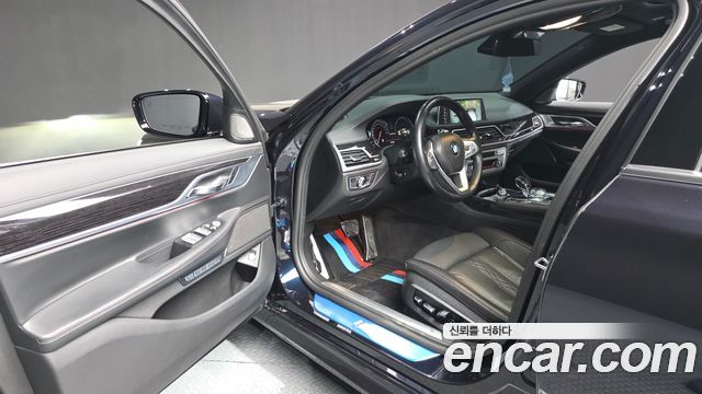BMW 7-Series 2017 — photo 10