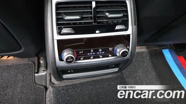 BMW 7-Series 2017 — photo 19