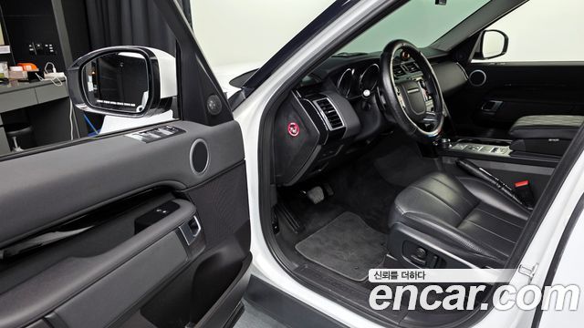 Land Rover Discovery 2019 — photo 10
