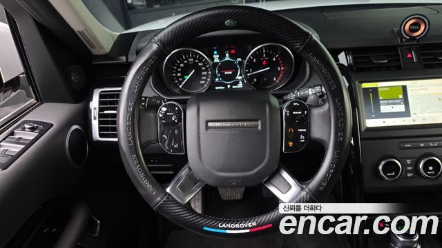 Land Rover Discovery 2019 — photo 15