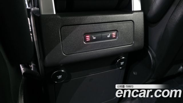 Land Rover Discovery 2019 — photo 16