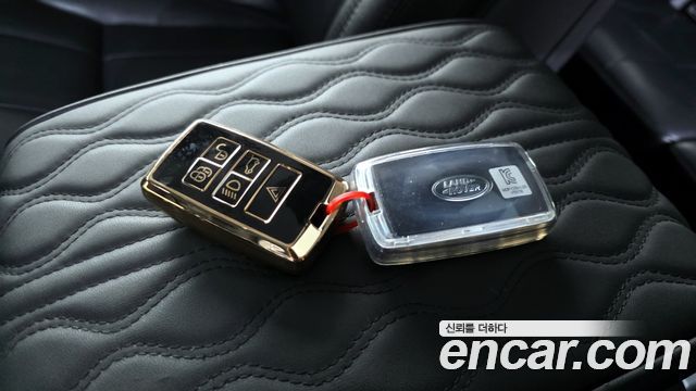 Land Rover Discovery 2019 — photo 17