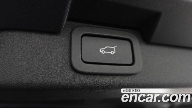 Land Rover Discovery 2019 — photo 18